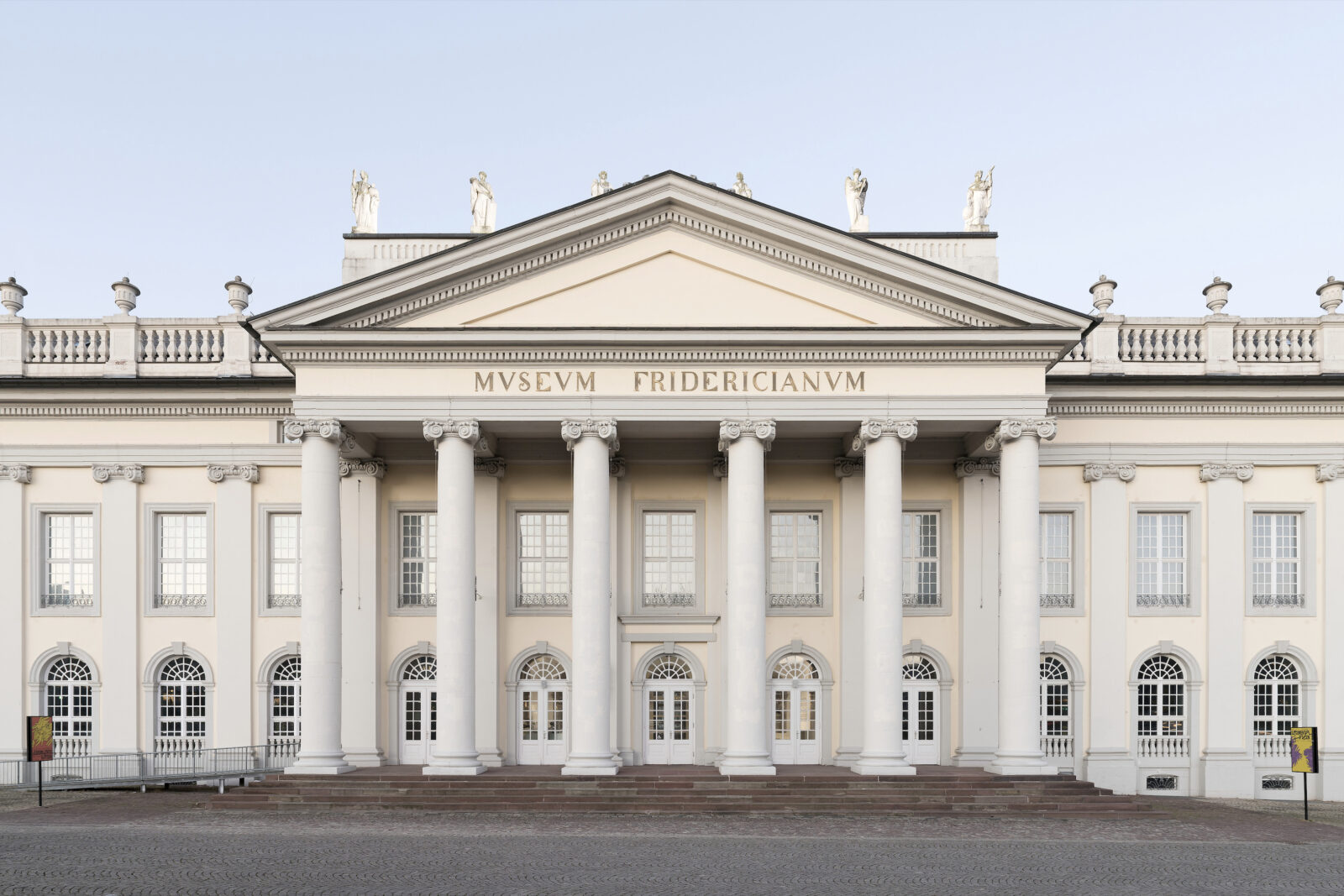 Engine and transformation: collective art at the XV Documenta in Kassel